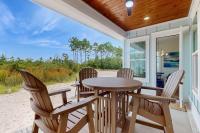 Sunny coastal getaway with shared pool firepit putting green & short beach walk - B&B Orange Beach