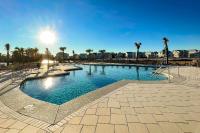 Sunny coastal getaway with shared pool firepit putting green & short beach walk - B&B Orange Beach