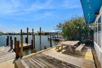 Bayfront home with private dock deck & sleeper porch - dog-friendly - Ferienwohnung Dauphin Island