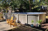 Modern dog-friendly home in the heart of island with hot tub & screened lanai - Chambres d'hôtes Dauphin Island