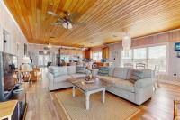 Updated Dog-Friendly Home with Free WiFi Beach Views Covered Porch Washer Dryer - B&B Dauphin Island