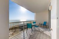 Spacious beachfront condo with full kitchen shared pool and beach access - B&B Gulf Shores