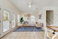 Spacious private home with patio balconies close to beaches - B&B Gulf Shores