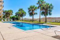 Ground-floor condo next to on-site pool with private patio & beach access - Bed and Breakfast Dauphin Island