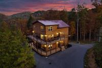 Luxury Arcade Cabin with Hot Tub and Mountain Views Sleeps 12 - B&B Pigeon Forge