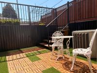 Bright and cozy 1B1B Suite Near YVR, DT, Free parking and Private Entrance - Chambres d'hôtes Vancouver