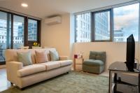 Elegant 2-Bedroom Luxury Apartment with Parking, Gym and Pool - B&B Melbourne