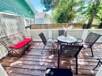 Verdant Red Door Retreat - B&B Galveston