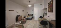 studio cosy meublé, terrasse et patio pour vélo - B&B Rochefort