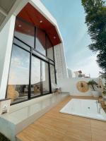 Villa With Private Jacuzzi , Damar Ningrum 3 - B&B Tutugan
