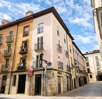 Buhardilla con encanto en el Corazón del Casco Histórico de Burgos - B&B Burgos