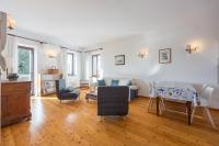 Deluxe One-Bedroom Apartment