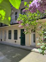 Peaceful Flat by the City Park and the Arena - Bed and Breakfast Boedapest