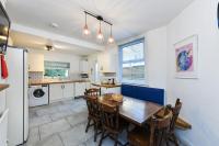 5-BR Home Featuring Art and Photography Collection - B&B Nottingham