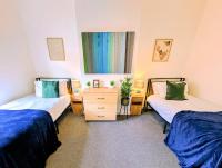 Stylish Townhouse - 8 Mins From Leeds - Free Fast WiFi - Free Parking - Chambres d'hôtes Headingley