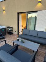 Apartment EMMA Ciel with jacuzzi and sauna - B&B Zagreb