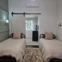 Lady Mary Cottage - Views, Deck & Walk to Town - Ferienwohnung Gympie