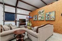 Cozy Glamping Retreat with Outdoor Shower & Fire Pit near Wolfe City, Texas - B&B Wolfe City