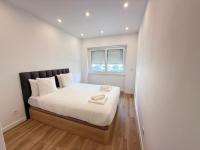 Cozy & Modern Flat for 4 Close to Lisbon - B&B Alverca