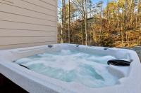 Spectacular Cottage with Hot-tub and Private Cinema in Chickamauga, Georgia - Chambres d'hôtes Chickamauga