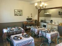 "Les Charmilles" - Maison de charme dans un ancien cloître - Chambres d'hôtes Sailly-Flibeaucourt