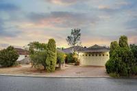 Coastal Escape near Beach, 5BR Sleeps 10 Fire pit - Ferienwohnung Quinns Rocks