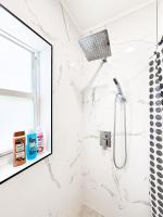 Modern Family Home Near Wynwood - Sleeps 10 - Chambres d'hôtes North Miami