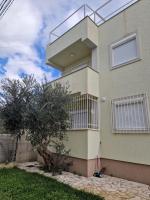Villa with 4 bedrooms, jacuzzi and panoramic view of city and sea - Ferienwohnung Burtaiši