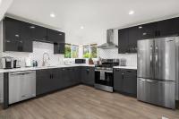 Maple Leaf Modern Retreat with EV Charger - B&B Seattle