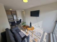 Chic 1BR Oasis in Centro Steps from Metro - Chambres d'hôtes Santiago