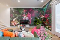 Luxe Designer Retreat Home With Game Lounge Near NRG! - B&B Houston