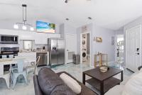 2BR PCB Getaway | Walk to Public Beach Access 11 | Sleeps 6 - B&B Panama City Beach