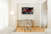 Cozy 2BR Stylish Apt - Balcony - Acropolis Metro - B&B Atenas