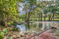 WW i102 Restful River Retreat - Bed and Breakfast New Braunfels