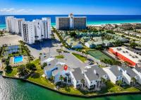 Peaceful Coastal Townhome at Shoreline Towers - Lake Views - Walk to Beach - Chambres d'hôtes Destin
