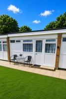 Belle Aire Beach Retreat at Hemsby with FREE WIFI Bed linen included Freely tvs in bedrooms and FREE onsite entertainment - Chambres d'hôtes Hemsby