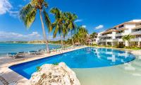 Beachfront condo with loft and sea views - B&B Puerto Aventuras