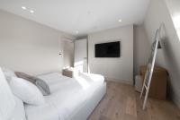 Luxury Camden Apartment- 2 bed2 bath- by Station - B&B London