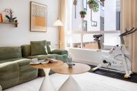 Modern 3BR City View Home w Near Green Lake & UW - B&B Seattle
