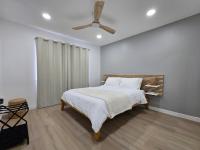 Seaglass Shores Walk to Beach & Downtown Oceanside New 2Bedroom Apartment - B&B Oceanside