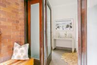Manly Beachfront Stays - 3 Bedroom with Garden - Steps to Ferry, Beach, Shops & Restaurants - B&B Sydney