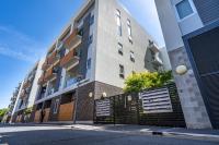 Floral on Frew 2BR Staycation CBD WiFi - B&B Adelaide