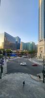 29c BGC Cozy Suite Steps Away From Major Malls with FREE Parking and Gym with Fast Wi-fi - Chambres d'hôtes Manille