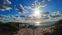 SeaHome Apartment Beachfront Sea View Terrace Quiet Stay Parking - Chambres d'hôtes Primorsko