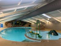 Family-friendly Pet-friendly Lodge at St Ives Holiday Village - Chambres d'hôtes St Ives