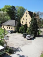 #4 Galeriezimmer mit 2 Betten ,Balkon, Gemeinschaftsbad, Airport nah,freies W-Lan - Chambres d'hôtes Trunkelsberg