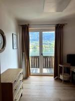 Chic & Cozy Lake View Apartment - B&B Seeboden