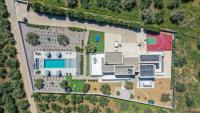 Nostra Terra Villa, 2-acre Secluded Nature Escape with Heated Pool, By ThinkVilla - B&B Pérama