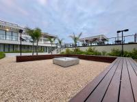 Apartamento em Condomínio Frente-Mar com Piscinas, Jacuzzi Aquecida, Sauna, Academia, Brinquedoteca, Churrasqueira na Sacada, Cozinha Completa - B&B Bugres
