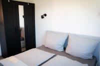 Black Wood Tiny House in Mendig - Eifel Escape - Bed and Breakfast Mendig